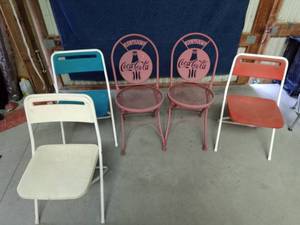 lot 22 image: 2 Coca Cola and 3 vintage pasticmetal folding chairs