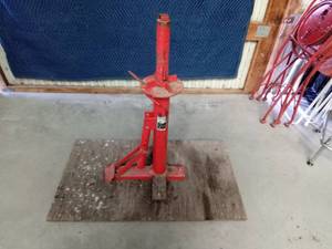lot 21 image: Manual tire changer