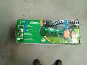 lot 101 image: New Scotts Classic manual lawn mower in the original box