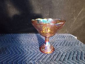 lot 114 image: Carnival stemmed glass dish