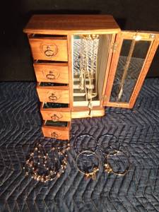 lot 147 image: Wood Jewelry Box Full of Jewelry