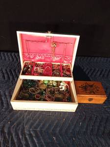 lot 148 image: Wood Trinket Box and Vintage Jewelry Box of Jewelry