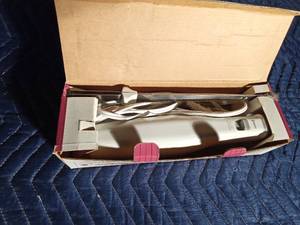 lot 162 image: Hamilton Beach Electric Knife in Original Box with Instructions