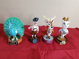 lot 351 image: 4 - Schell Beer Bobble Heads