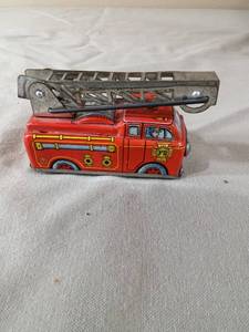 lot 362 image: Vintage 1950s Tin Lithograph Wind Up Fire Truck Toy