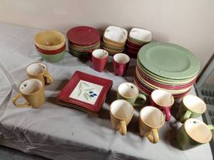 lot 364 image: Set of Signature Stoneware Dishes