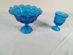 lot 368 image: 2 Vintage L.L. Smith Moon and Stars Blue Glass Pedestal Dishes