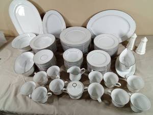 lot 370 image: Set of Serving for 12 Sango China Dish Set