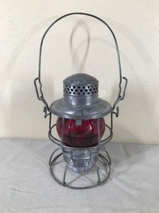 lot 432 image: Vintage Adlake Kero 1921-1923 P&P RR (Railroad) Lantern with Red Glass