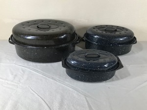 lot 383 image: Set of 3 Roasting Pans - Large - Medium and Small