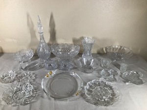lot 379 image: Lot of Crystal and Clear Glass Ware