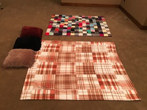 lot 431 image: Quilt, Soft Throw Blanket and 3 Pillows - smoke free