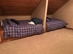 lot 425 image: 2 - Sets of Comforters with Pillows for Twin Beds - Smoke Free