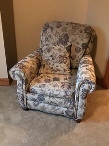 lot 10A image: Sofa Chair with Flower Design  - Smoke Free