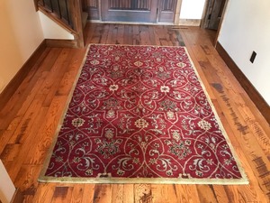 lot 414 image: Large Area Rug - Smoke Free