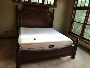 lot 3A image: Stanley Furniture King Size Bed Frame with 2 Reverie Twin Adjustable Support Beds (Mechanical)  - Smoke Free