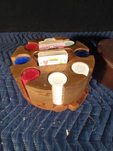 lot 172 image: Vintage poker chip set with cards in case with cover