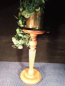 lot 178 image: Solid wood plant stand with planter