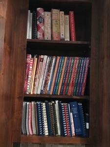 lot 400 image: Large lot of cookbooks