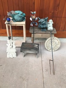 lot 346 image: Lot of outdoor yard decor