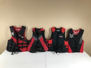 lot 325 image: Lot of 4 life jackets - See description