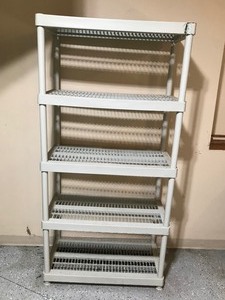 lot 322 image: Heavy duty 5 tier plastic shelf