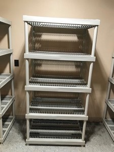 lot 321 image: Heavy duty 5 tier plastic shelf