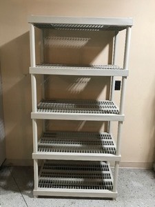 lot 320 image: Heavy duty 5 tier plastic shelf