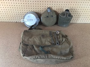 lot 276 image: Vintage cub scouts travel bag with canteen and mess kitwith utensils