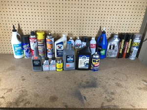 lot 274 image: Lot of oil, lubricants, grease, engine cleaner, and more