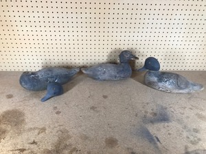 lot 273 image: 3 Hand carved wood decoys