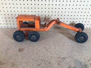 lot 259 image: 1950s Structo  pressed steel orange road grader
