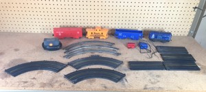 lot 257 image: Toy train equipment - mostly Marx brand