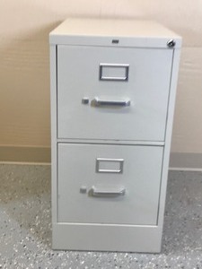 lot 307 image: 2 Drawer metal file cabinet - no key