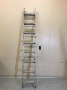 lot 304 image: Aluminum extension ladder