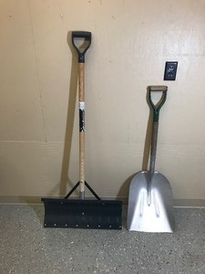 lot 298 image: 2 snow shovels