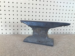 lot 278 image: Small anvil