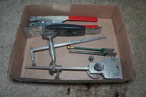 lot 74 image: Glass Cutting Tools