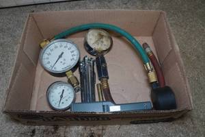 lot 80 image: Pressure Gauges and Tire Pressure Checkers