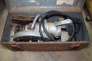 lot 46 image: Skilsaw Model 367 Worm Drive Circular Saw