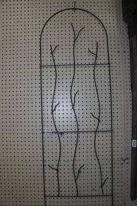 lot 200 image: Decorative Garden Trellis