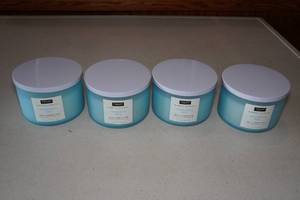 lot 250 image: 4 Tuscany Candles