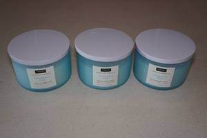 lot 252 image: 3 Tuscany Candles