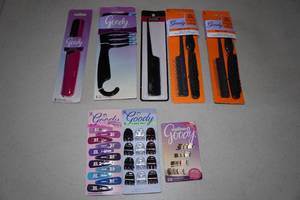 lot 257 image: Assorted Haircare - Combs & Clips