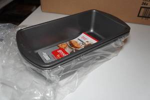 lot 265 image: 3 Goodcook 9x5 Loaf Pans