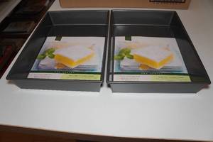 lot 272 image: 2 Chicago Metallic Cake Pans