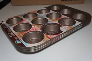 lot 277 image: 5 Goodcook 12-Cup Cupcake Pans