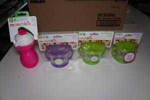 lot 311 image: Munchkin Snack Containers and Sippy Cup