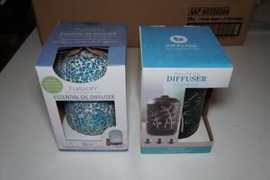 lot 324 image: 2 Essential Oil Diffusers