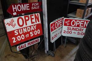 lot 141 image: Assorted Yard Signs